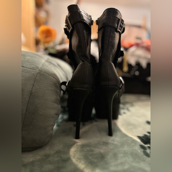 JustFab Heels. - Picture 2 of 4